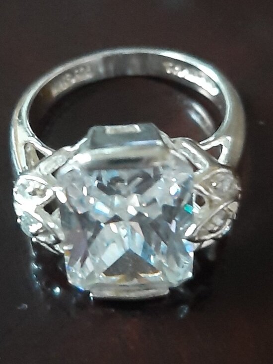 4 Carat Emerald-cut Sterling silver CZ ring w/ CZ petal detail - Picture 4 of 5